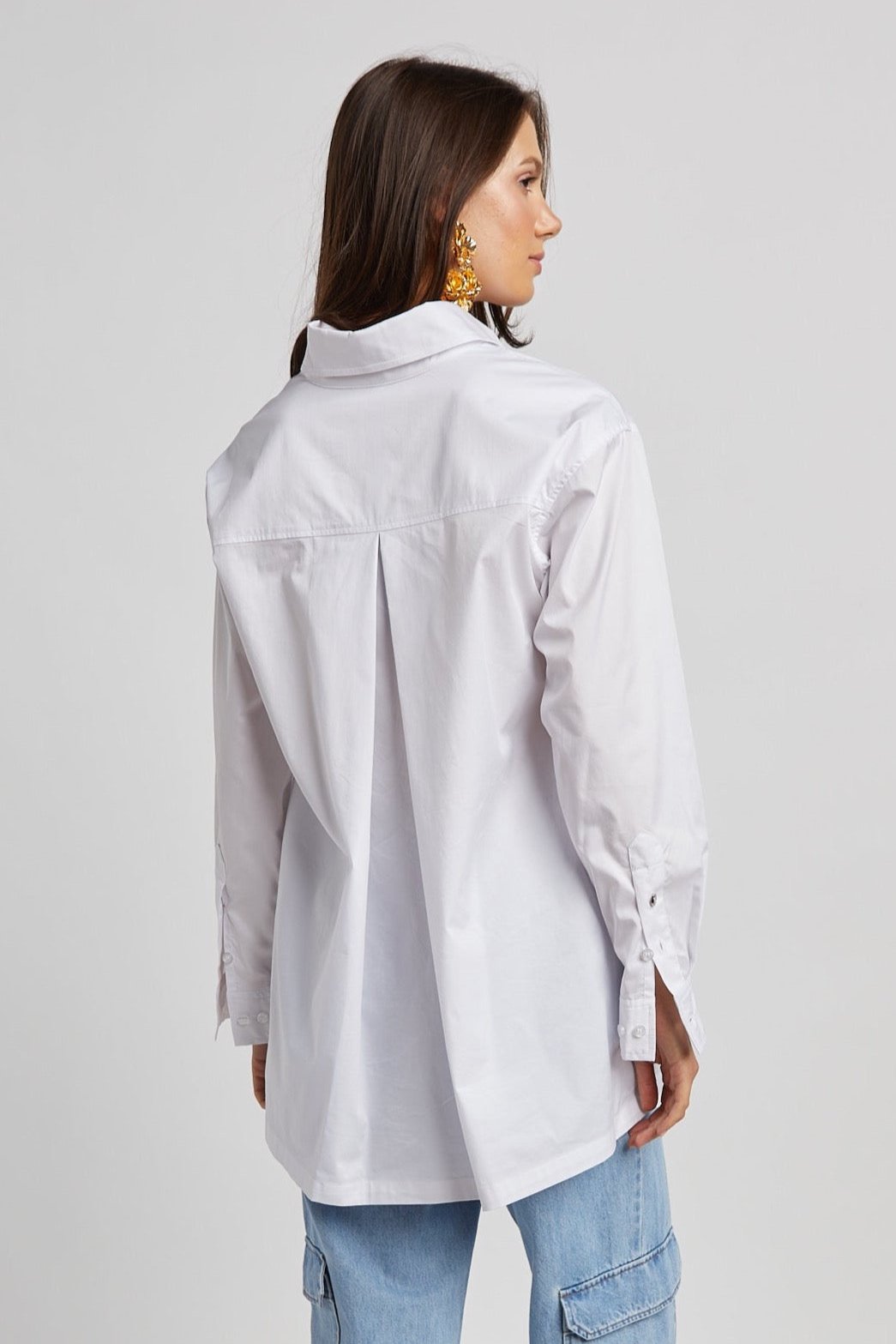 Adroit Atelier Nubia Button Down Stretch Shirt With High Low Hem in White available at Barbara Katz