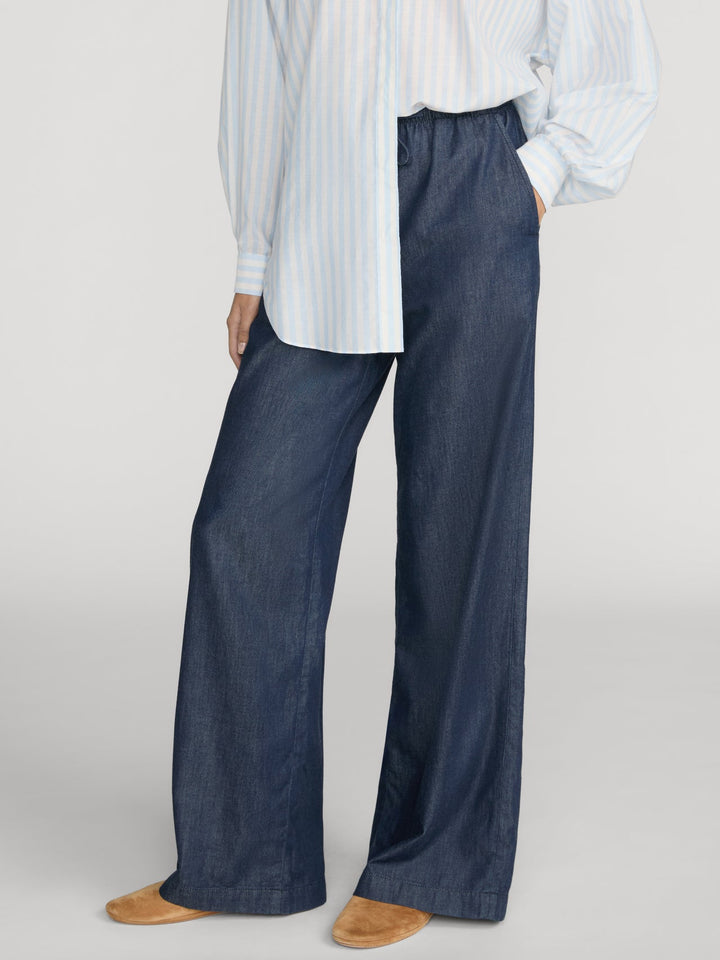 Frame The Offshort Pant in Rinse available at Barbara Katz