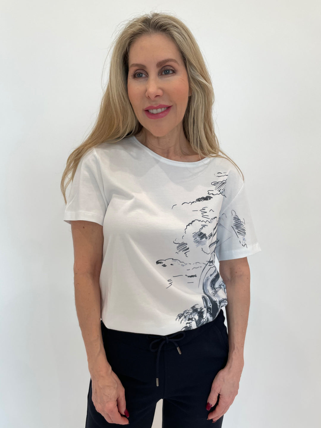 Margittes Graffic Tee in Weiss available at Barbara Katz