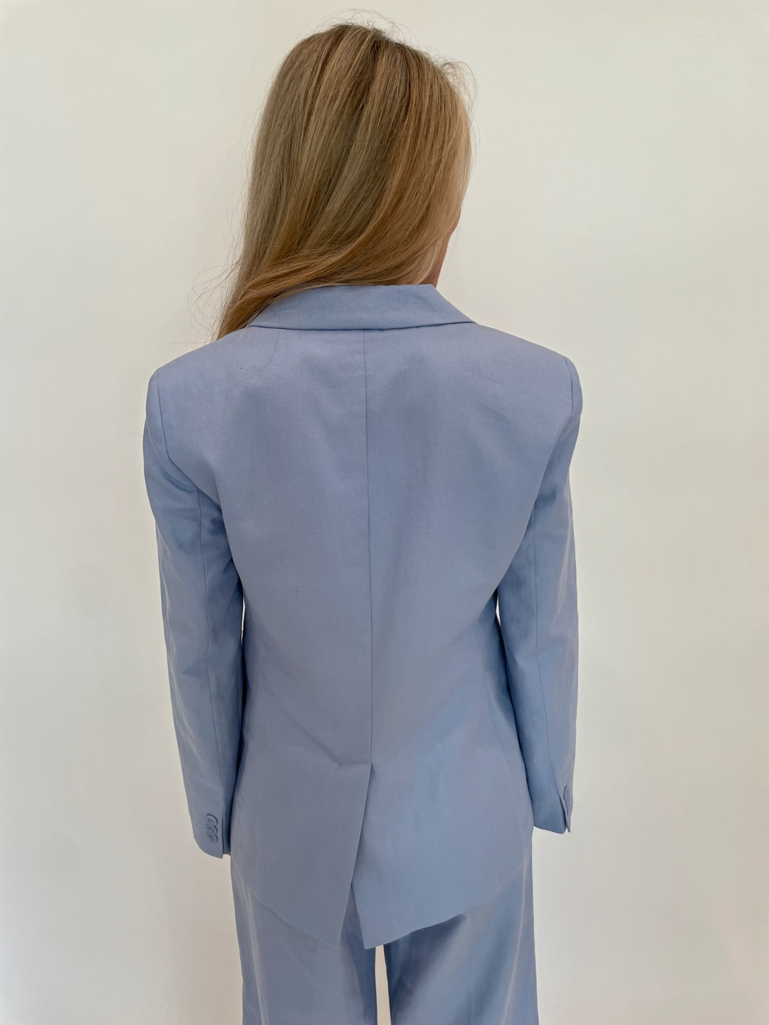 Max Mara Quito Cotton Linen Blazer in Light Blue available at Barbara Katz