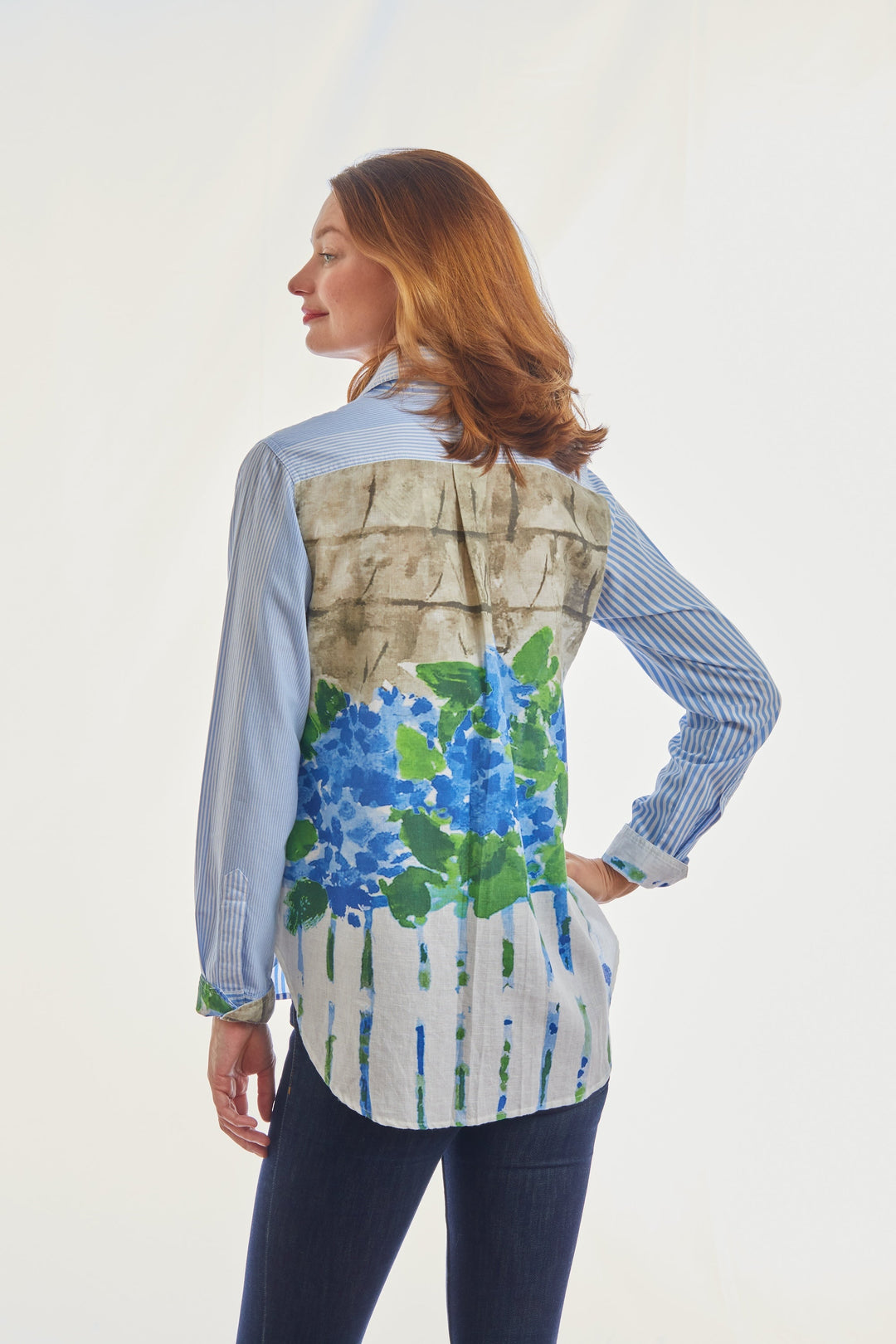Dizzy-Lizzie Chesapeake Top, Blue White Stripe With Motif On Back Of Picket Fence And Hydrangeas
