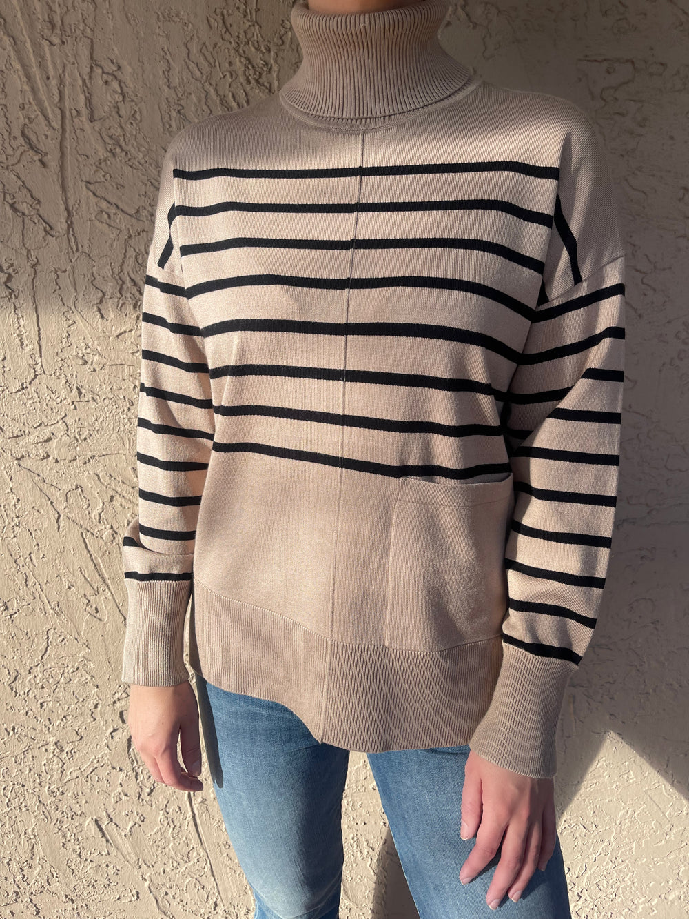Big Pocket Sweater - Oyster/Black