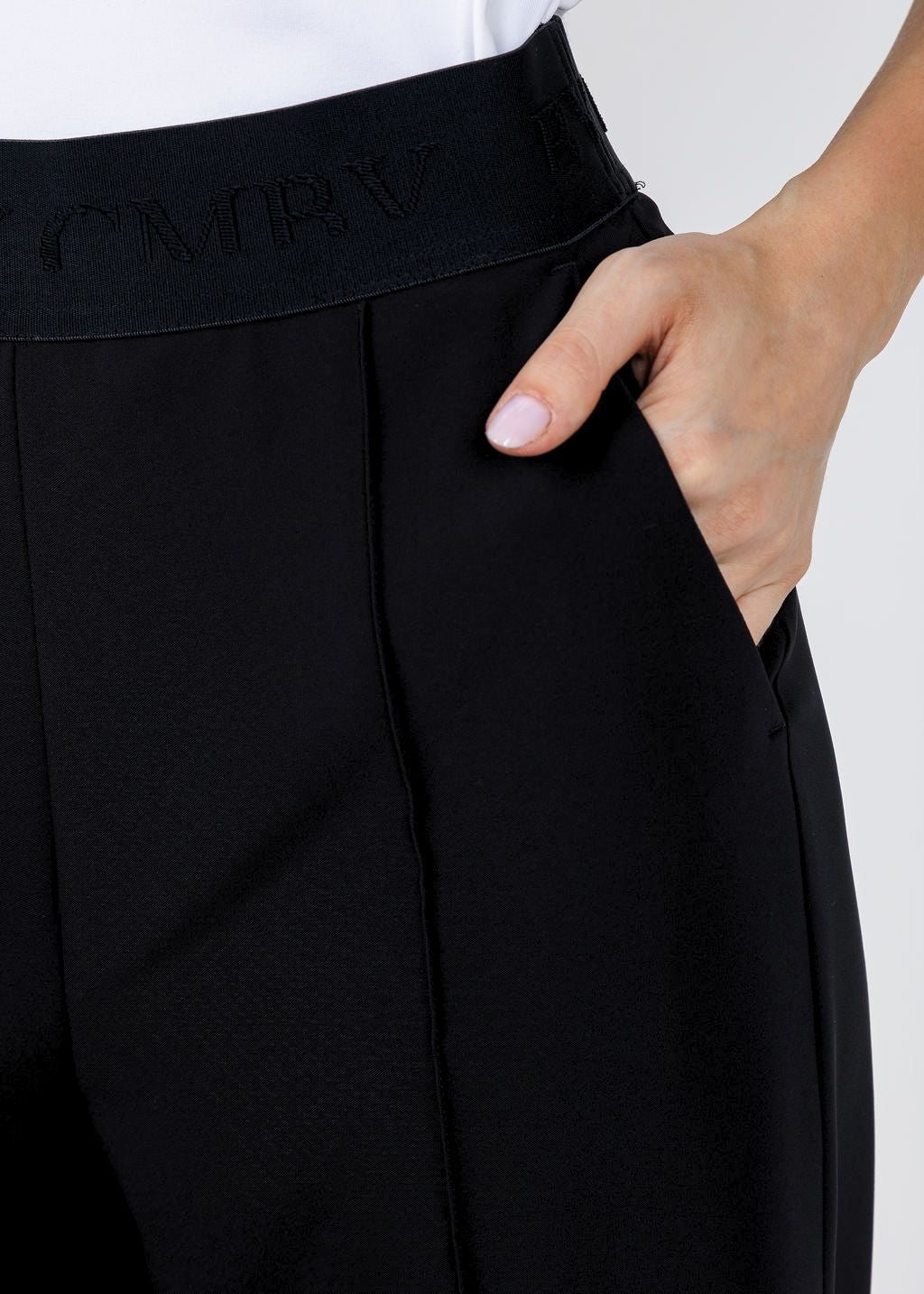 Cambio Cameron Pull-On Crop Trousers in Black available at Barbara Katz