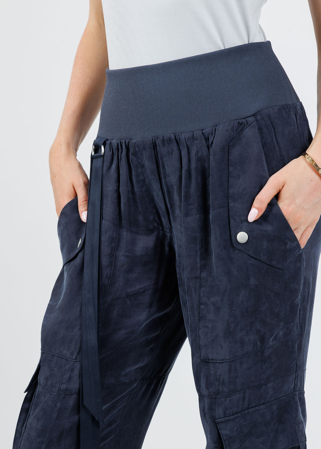 Cinq a Sept Harmony Washed Twill Pants in Navy available at Barbara Katz