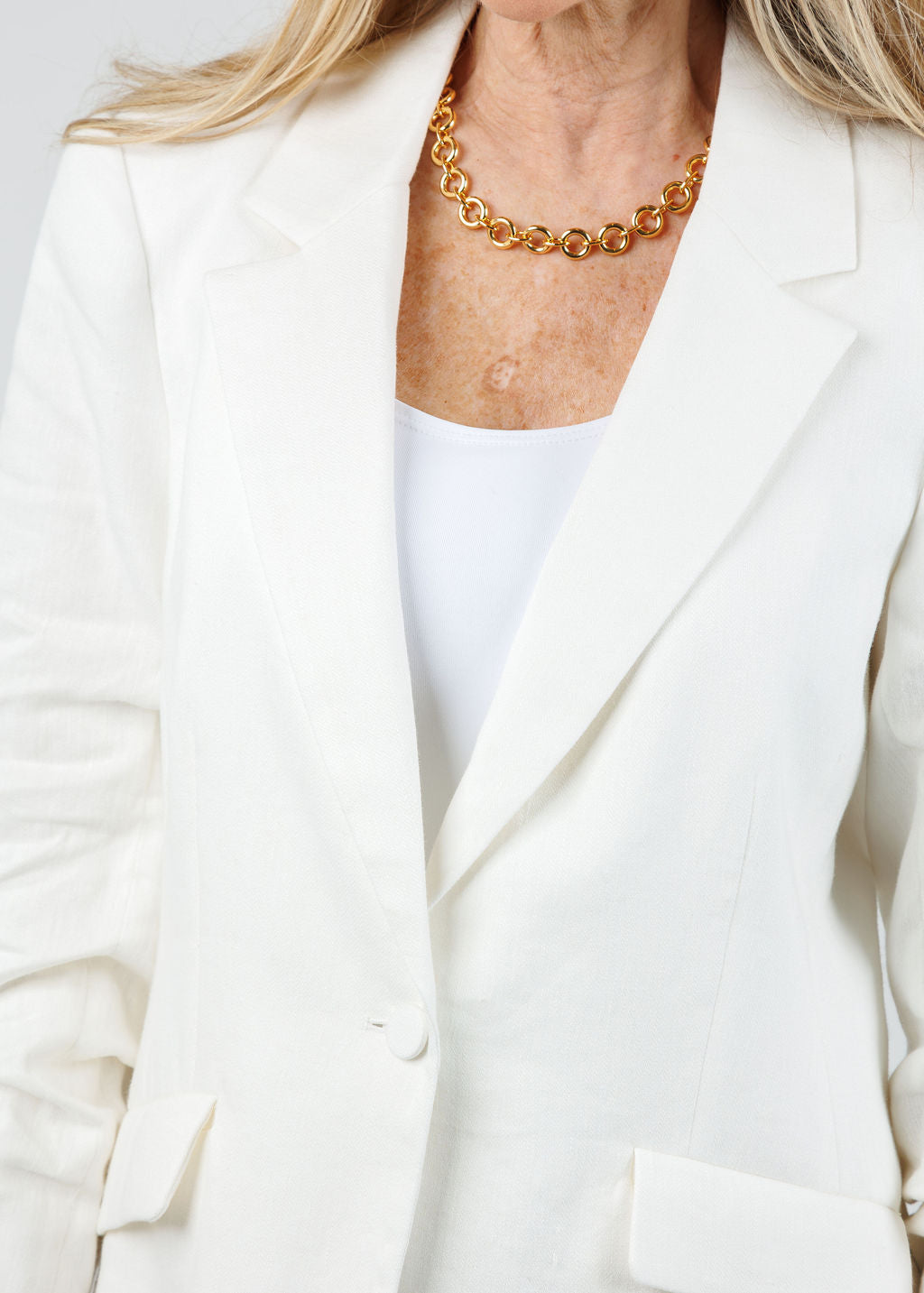 Cinq a Sept Linen Suiting Kylie Blazer in Ivory available at Barbara Katz