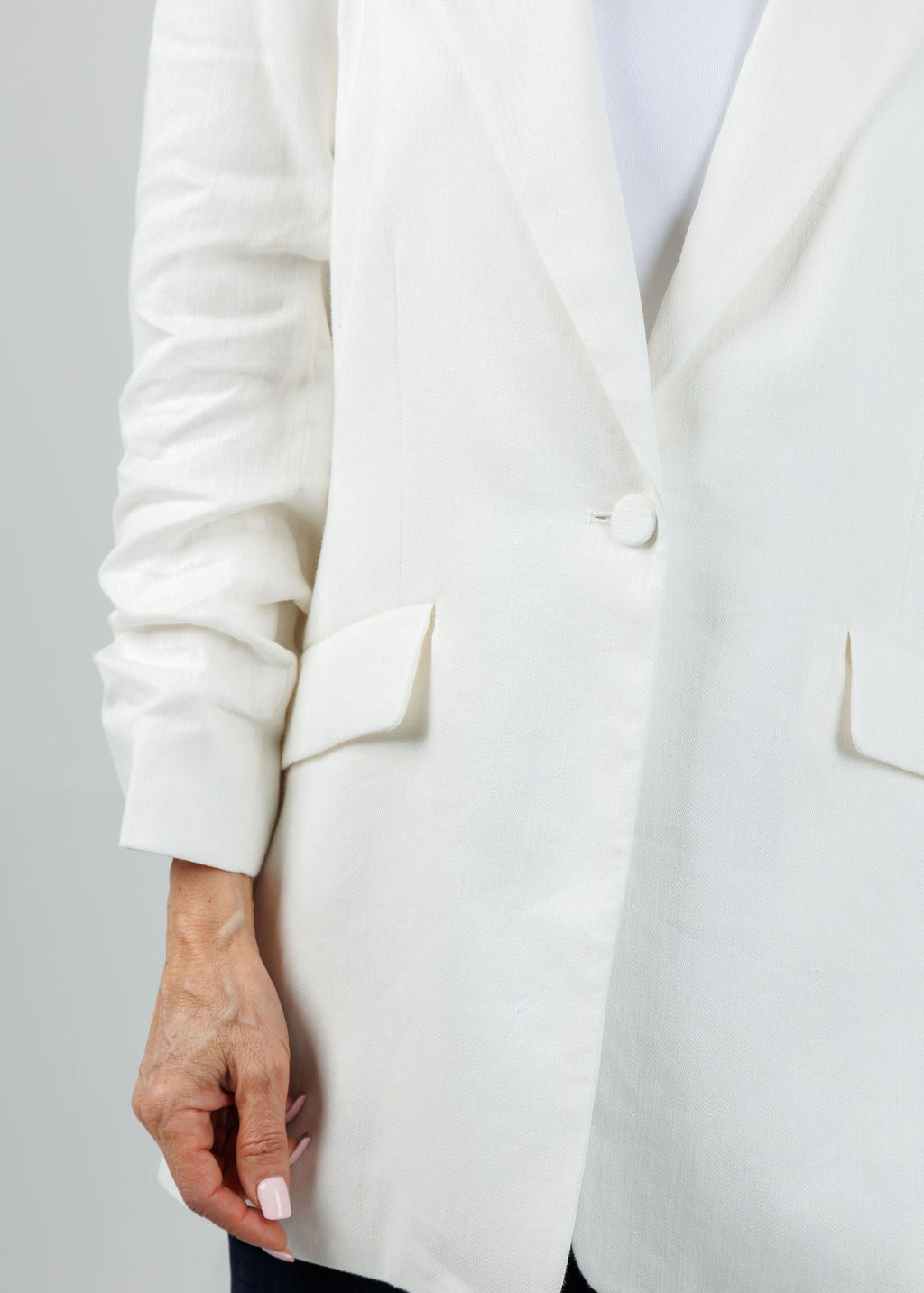 Cinq a Sept Linen Suiting Kylie Blazer in Ivory available at Barbara Katz