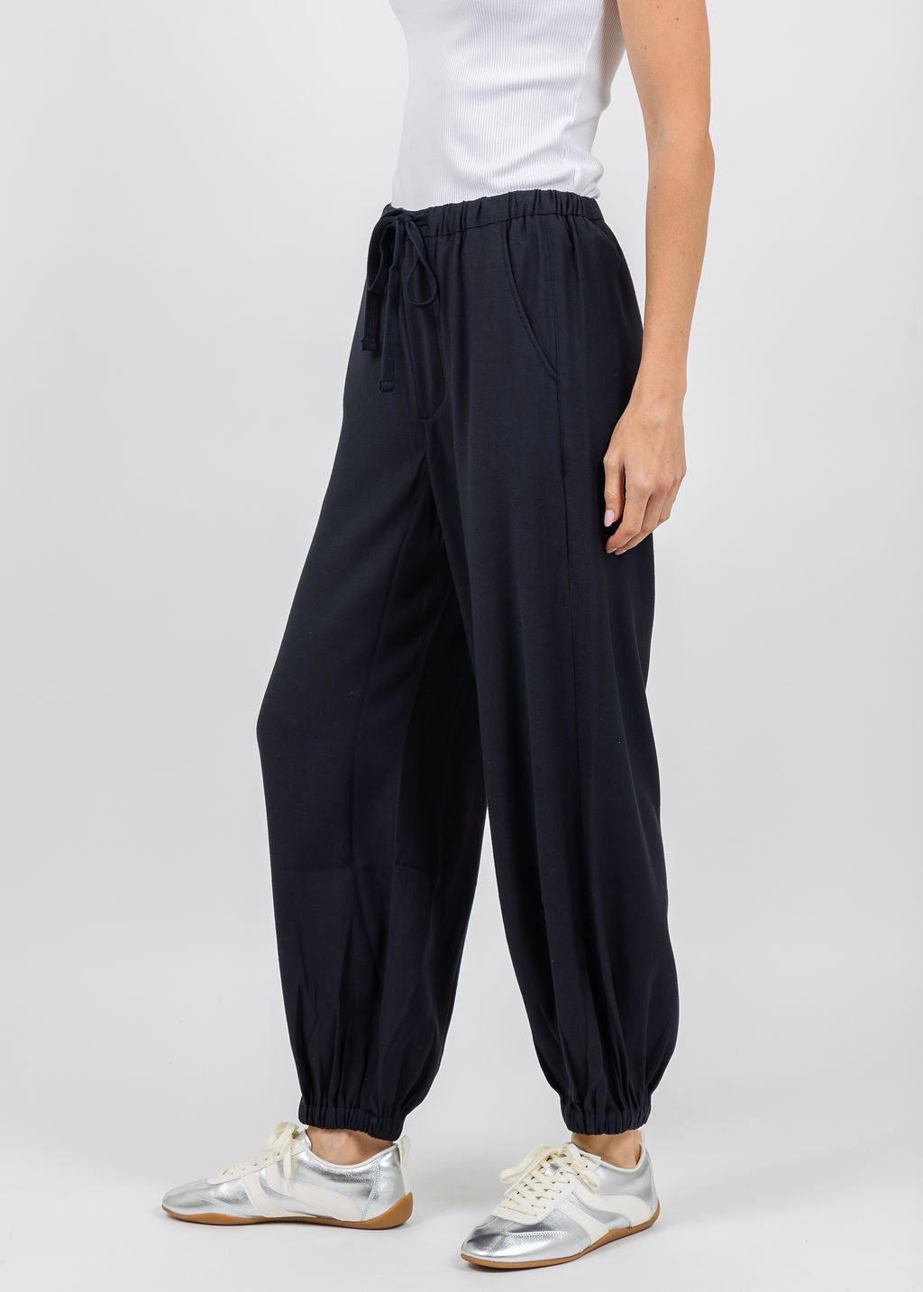 Citizens of Humanity Bubble Pull-On Pants In Portofino Twill in Navy available at Barbara Katz