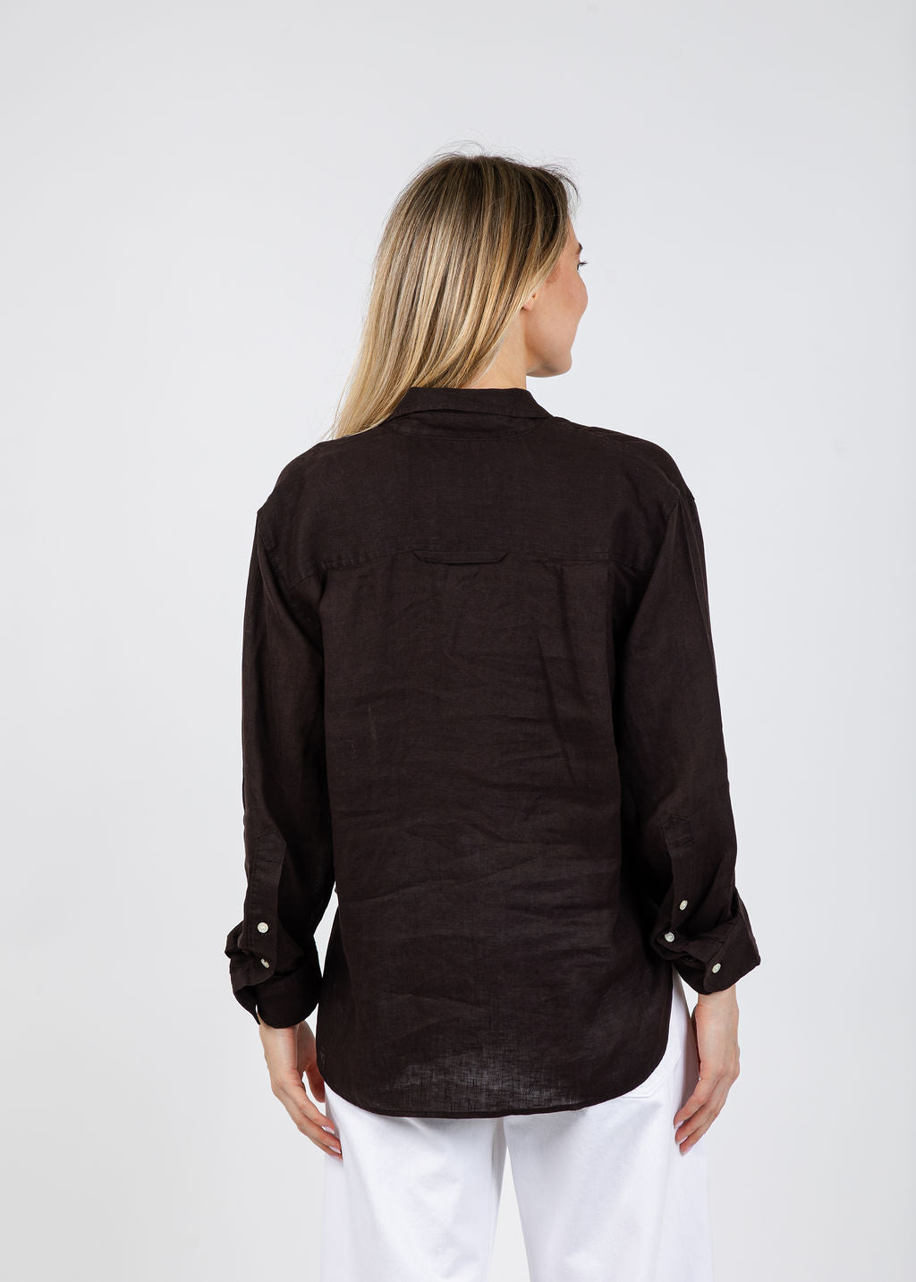 Citizens of Humanity Kayla Shrunken Linen Shirt in Chocolate available at Barbara Katz