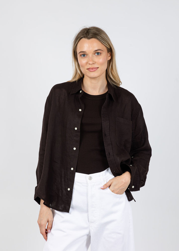 Citizens of Humanity Kayla Shrunken Linen Shirt in Chocolate available at Barbara Katz