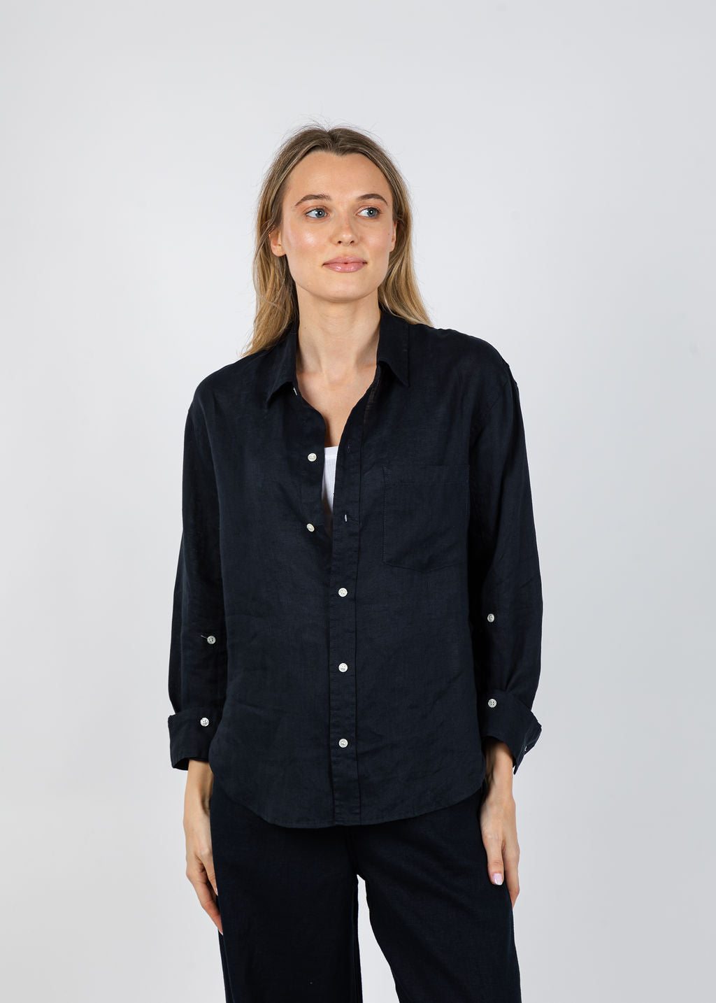 Citizens of Humanity Kayla Shrunken Linen Shirt in True Navy available at Barbara Katz