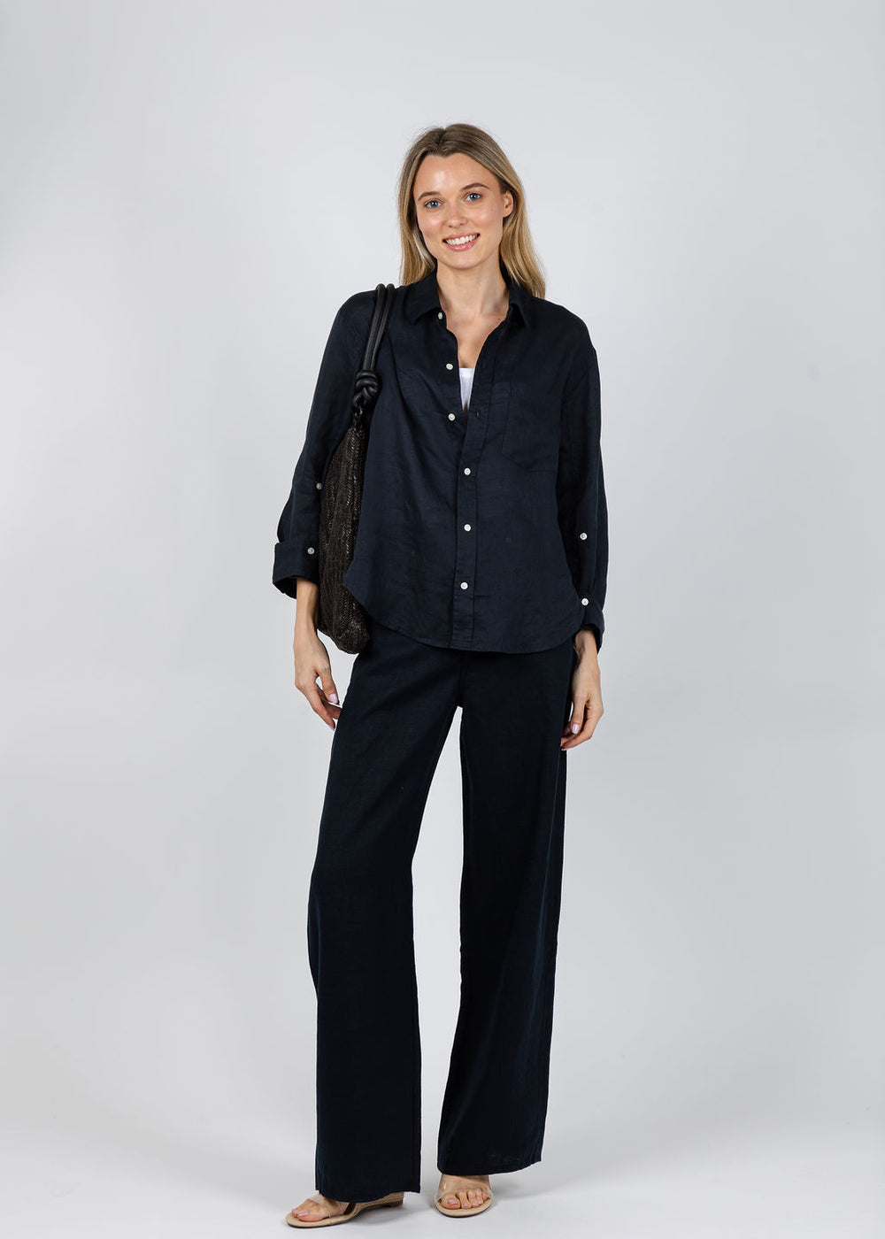 Citizens of Humanity Kayla Shrunken Linen Shirt in True Navy paired with Citizens of Humanity Brynn Drawstring Linen Trousers in True Navy available at Barbara Katz