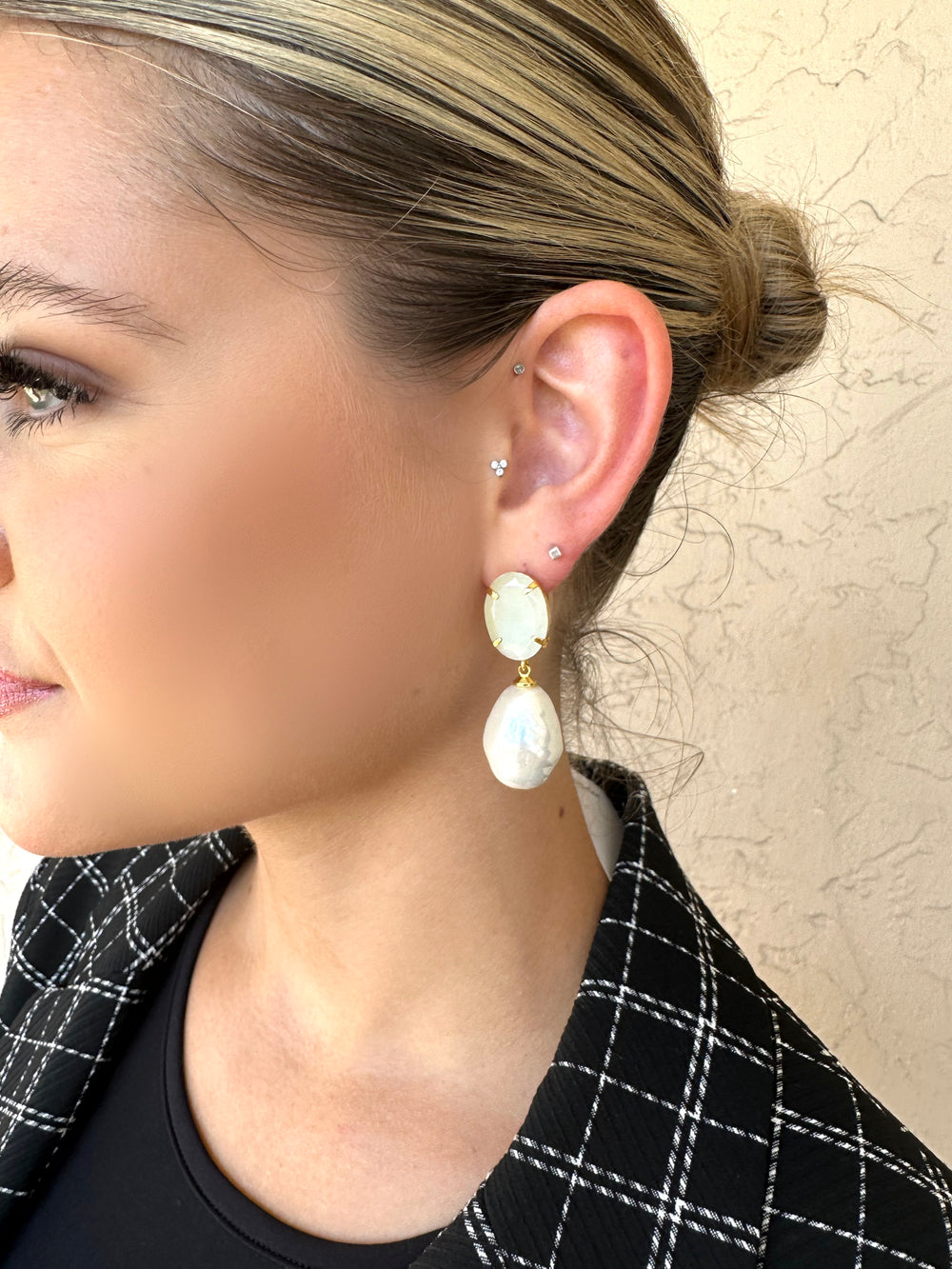 Bounkit Mother of Pearl and Baroque Pearl Clip Earring