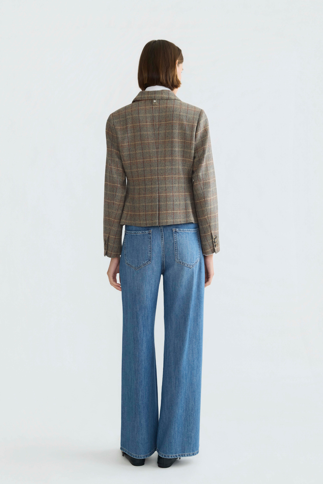 Adroit Atelier Desmond Tweed Single-Breasted Blazer With 3 Button Closure in Picante/Camel available at Barbara Katz