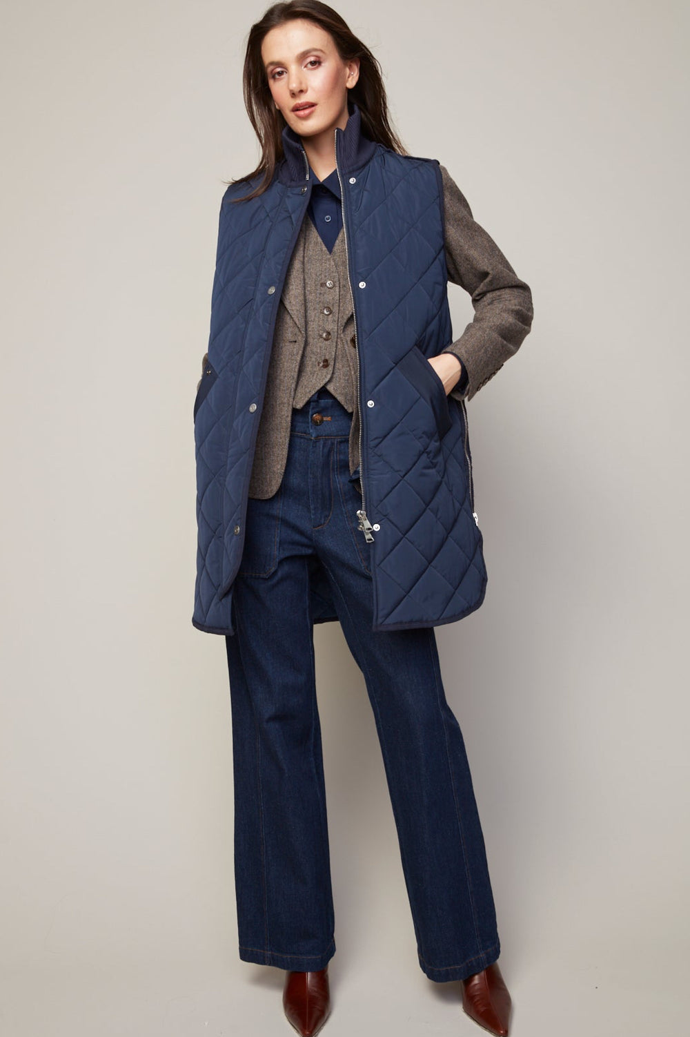 Adroit Atelier Destiny Sleeveless Quilted Vest With Zipper Detail in Navy available at Barbara Katz