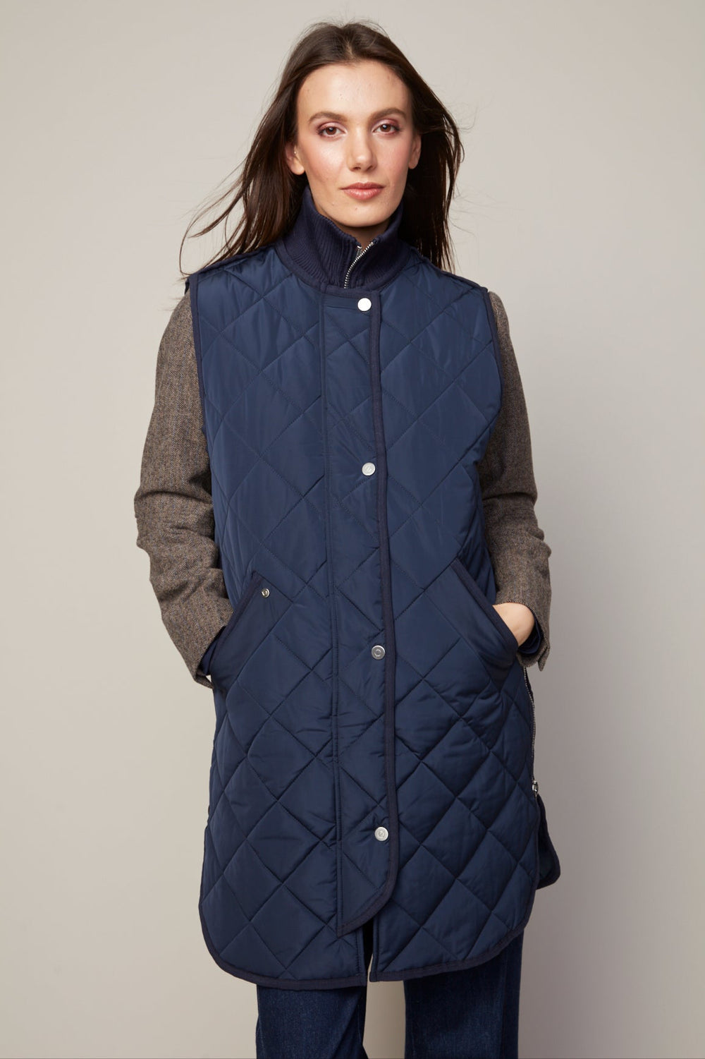 Adroit Atelier Destiny Sleeveless Quilted Vest With Zipper Detail in Navy available at Barbara Katz