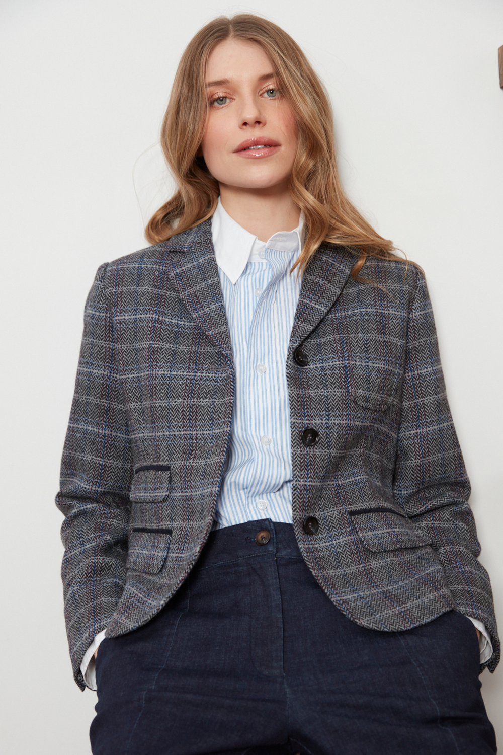 Adroit Atelier Desmond Tweed Single-Breasted Blazer With 3 Button Closure in Blue/Grey available at Barbara Katz