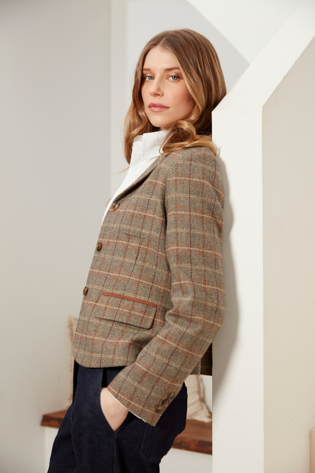 Adroit Atelier Desmond Tweed Single-Breasted Blazer With 3 Button Closure in Picante/Camel available at Barbara Katz