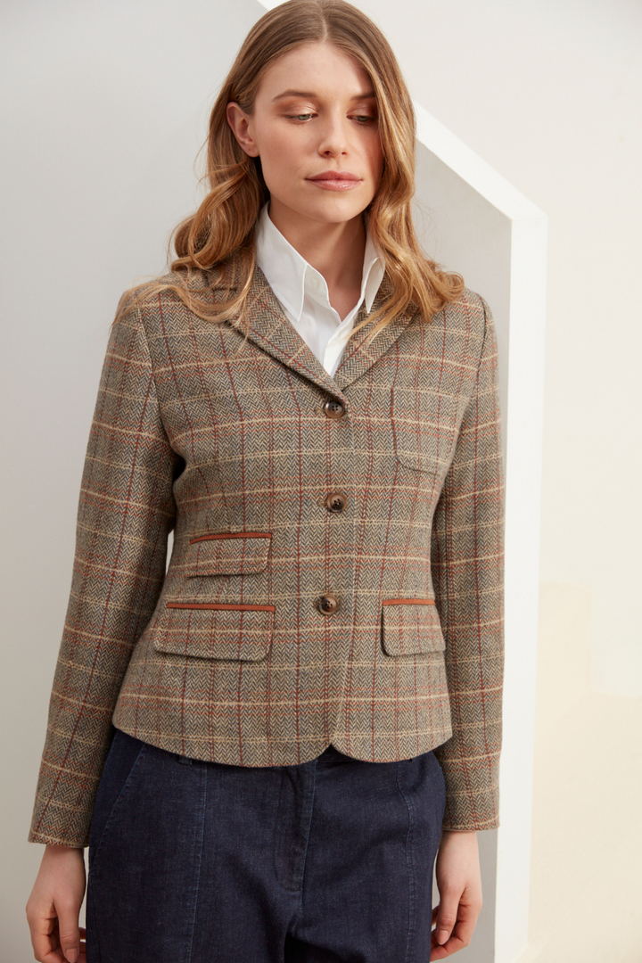 Adroit Atelier Desmond Tweed Single-Breasted Blazer With 3 Button Closure in Picante/Camel available at Barbara Katz