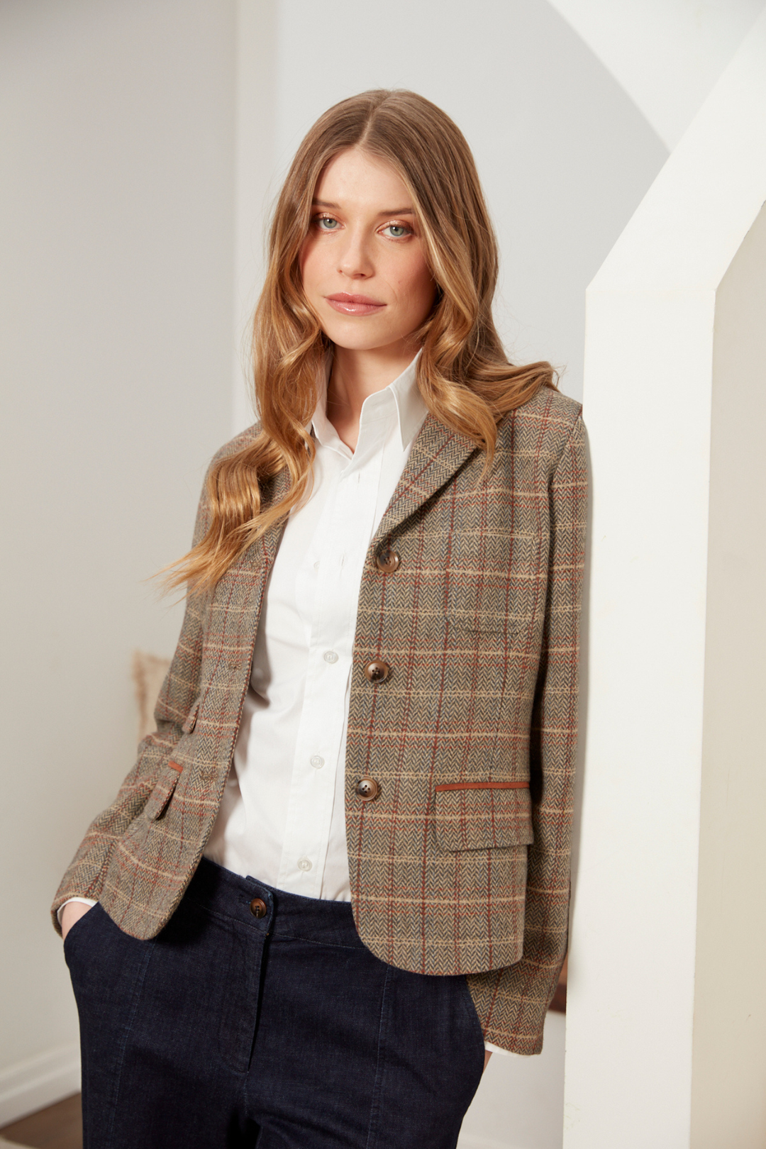 Adroit Atelier Desmond Tweed Single-Breasted Blazer With 3 Button Closure in Picante/Camel available at Barbara Katz