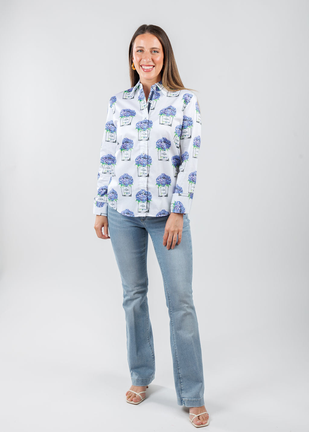 Dizzy-Lizzie Rome Shirt in White with Perfume and Hydrangeas print paired with MAC Dream Boot Jeans Summer Blue Clouds Wash available at Barbara Katz