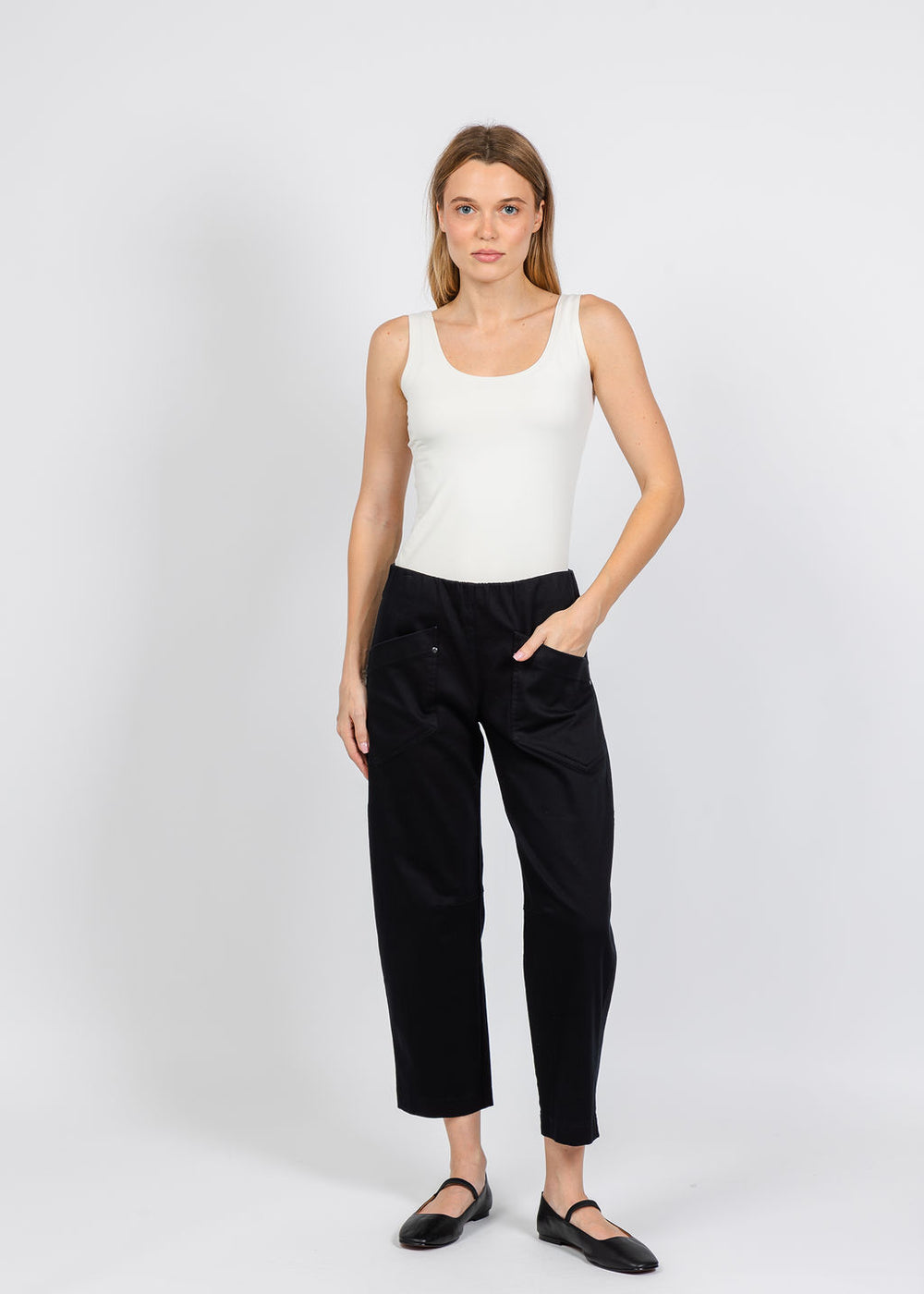Elliott Lauren Modern Twill Barrel Pant in Black available at Barbara Katz