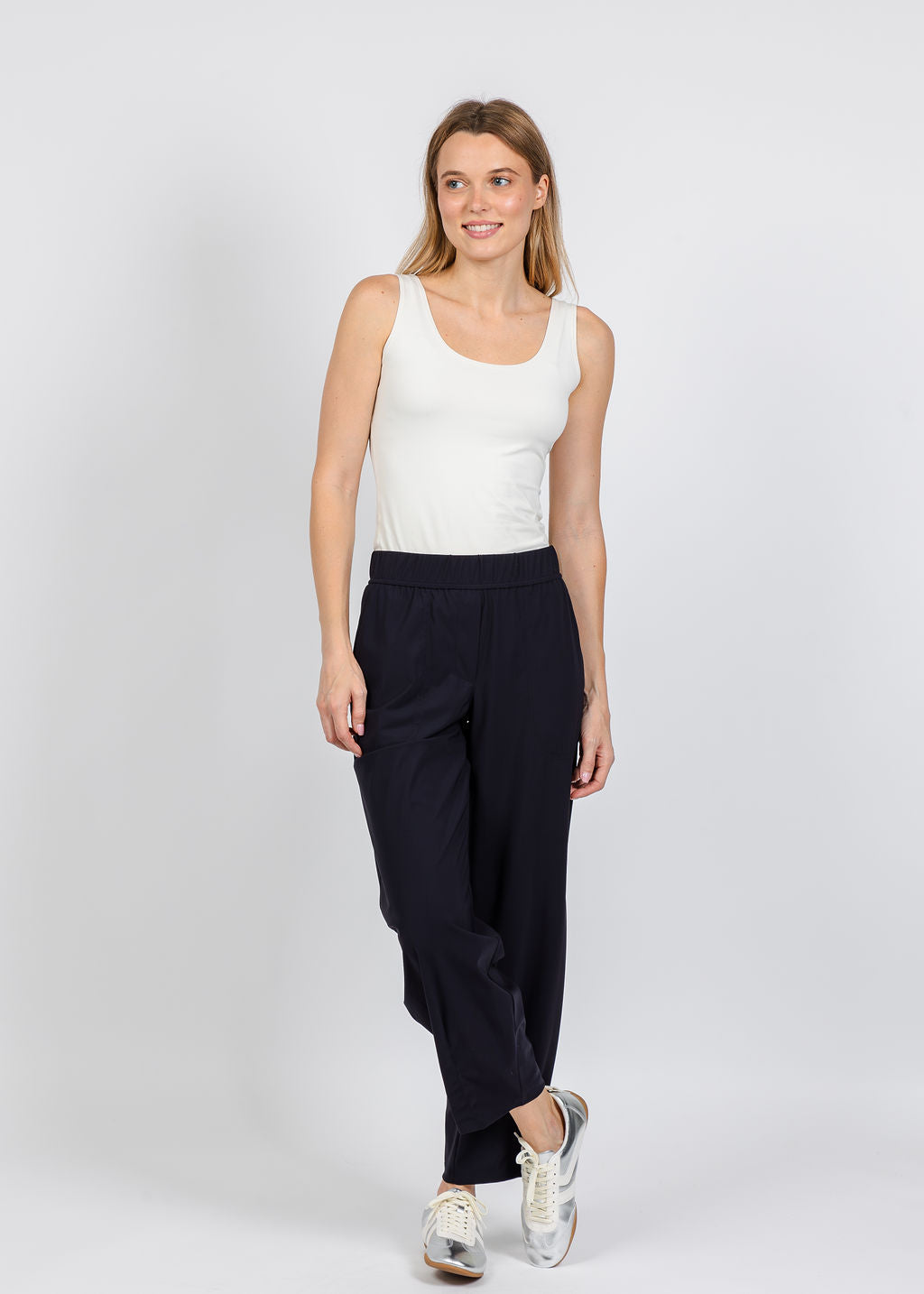 Elliott Lauren Prime Time Tapered Pant in Black available at Barbara Katz