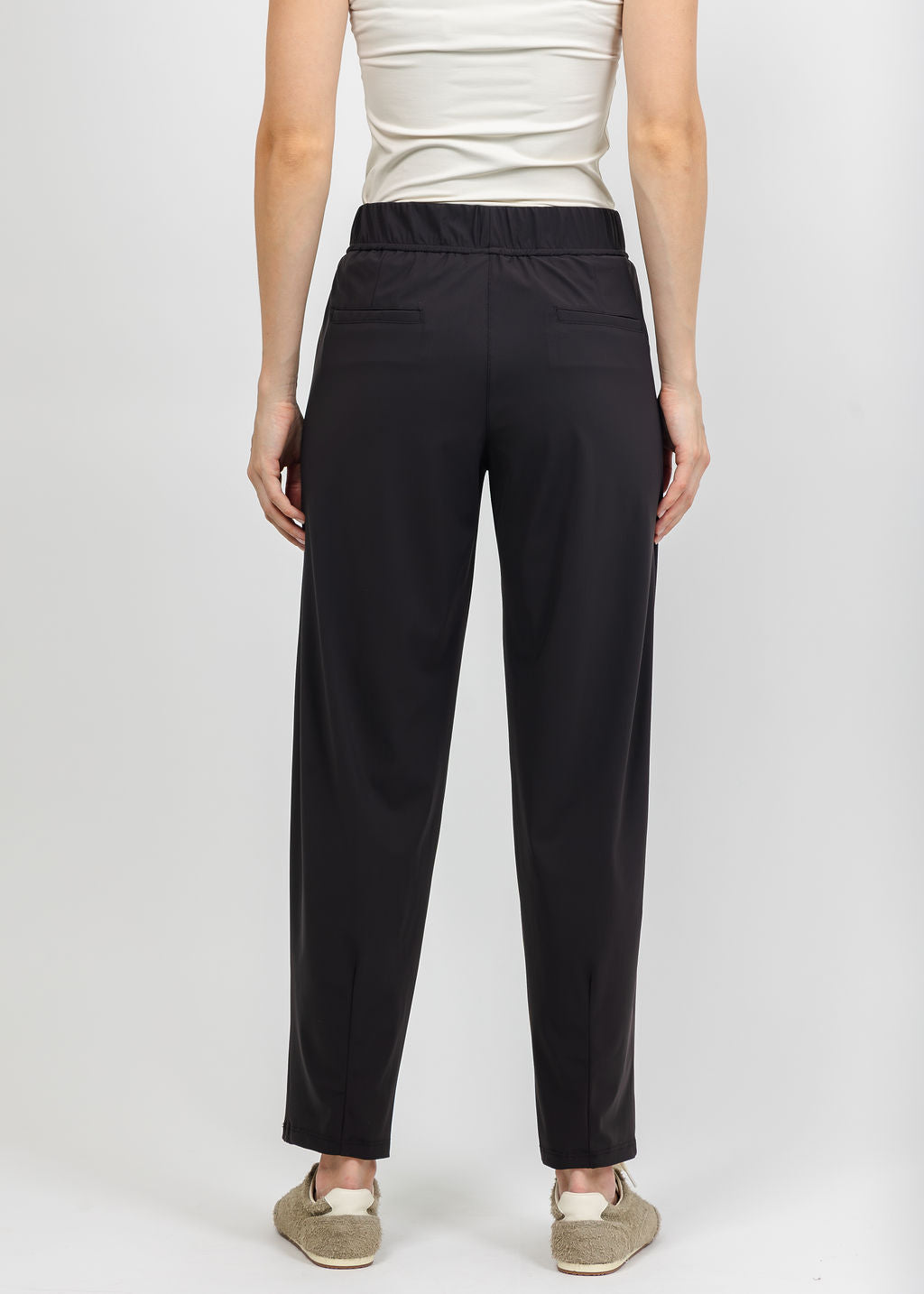 Elliott Lauren Prime Time Tapered Pant in Chocolate available at Barbara Katz