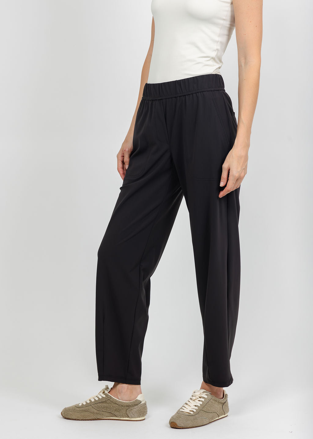 Elliott Lauren Prime Time Tapered Pant in Chocolate available at Barbara Katz