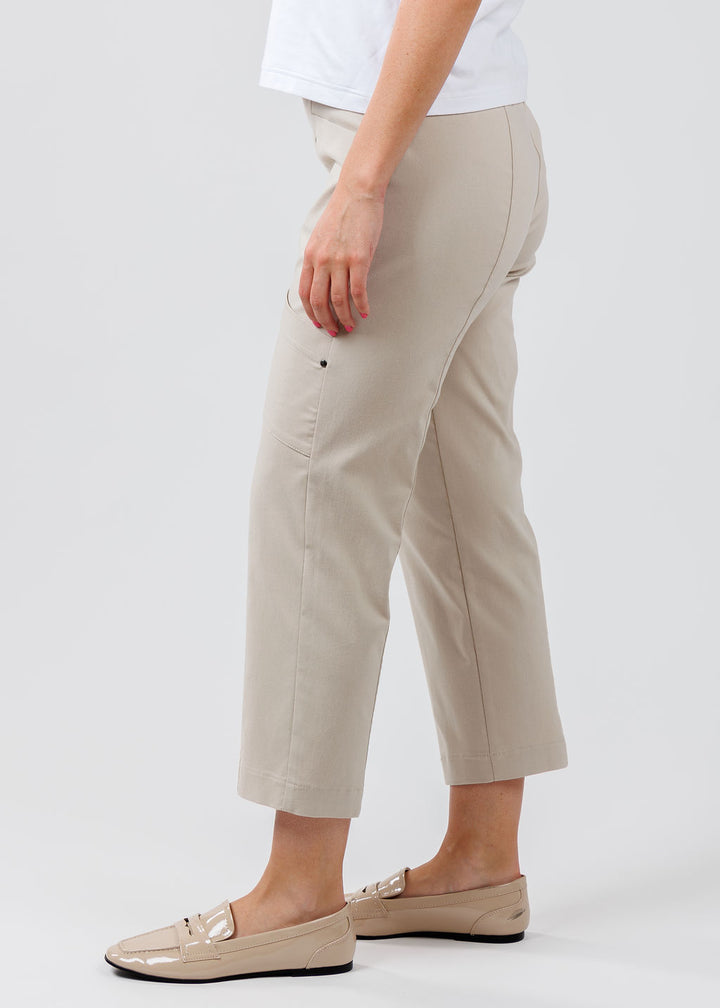 Elliott Lauren Crop Cargo Pants in Chino available at Barbara Katz. Elliott Lauren classic pull-on pants with elastic waistband, cargo pockets, rivet details, straight leg, and cropped length.