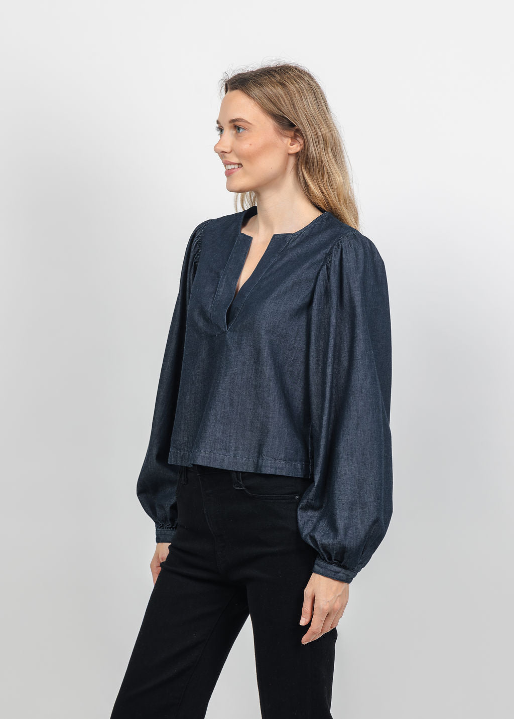 Frame The Off Duty Long Sleeve Popover in Rinse available at Barbara Katz