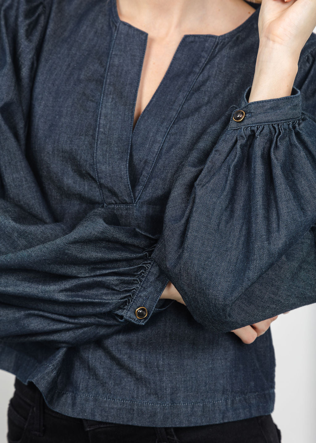 Frame The Off Duty Long Sleeve Popover in Rinse available at Barbara Katz