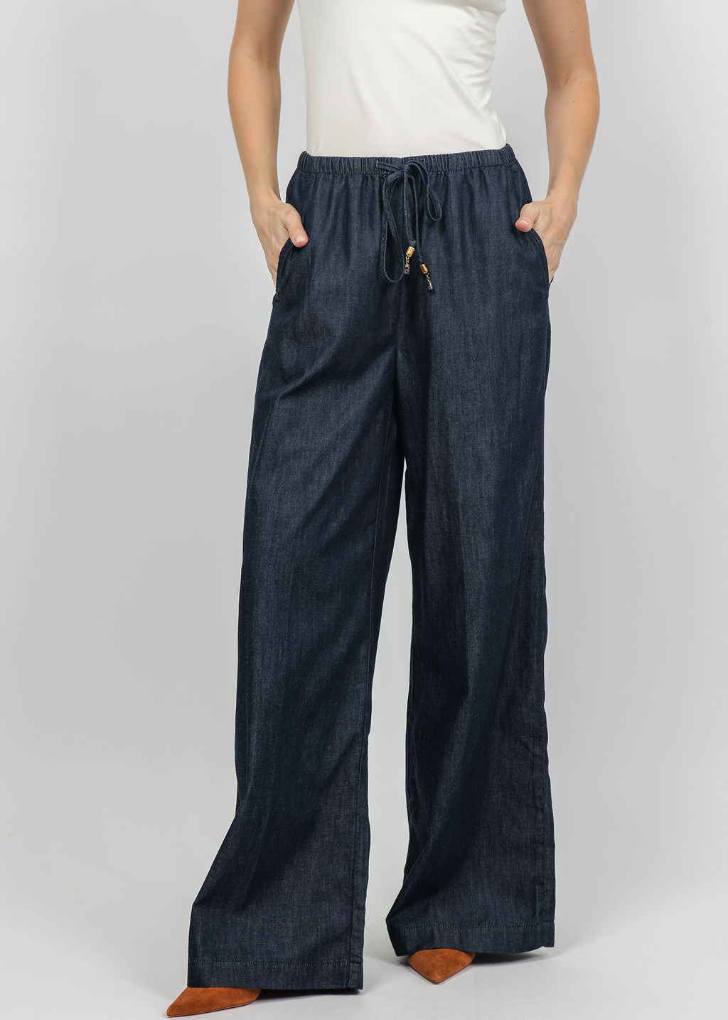 Frame The Offshort Pant in Rinse available at Barbara Katz