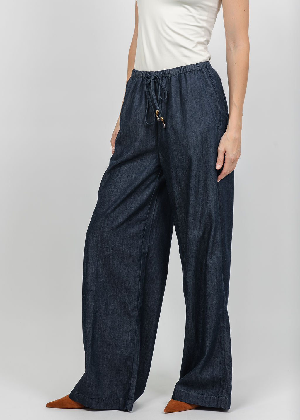 Frame The Offshort Pant in Rinse available at Barbara Katz