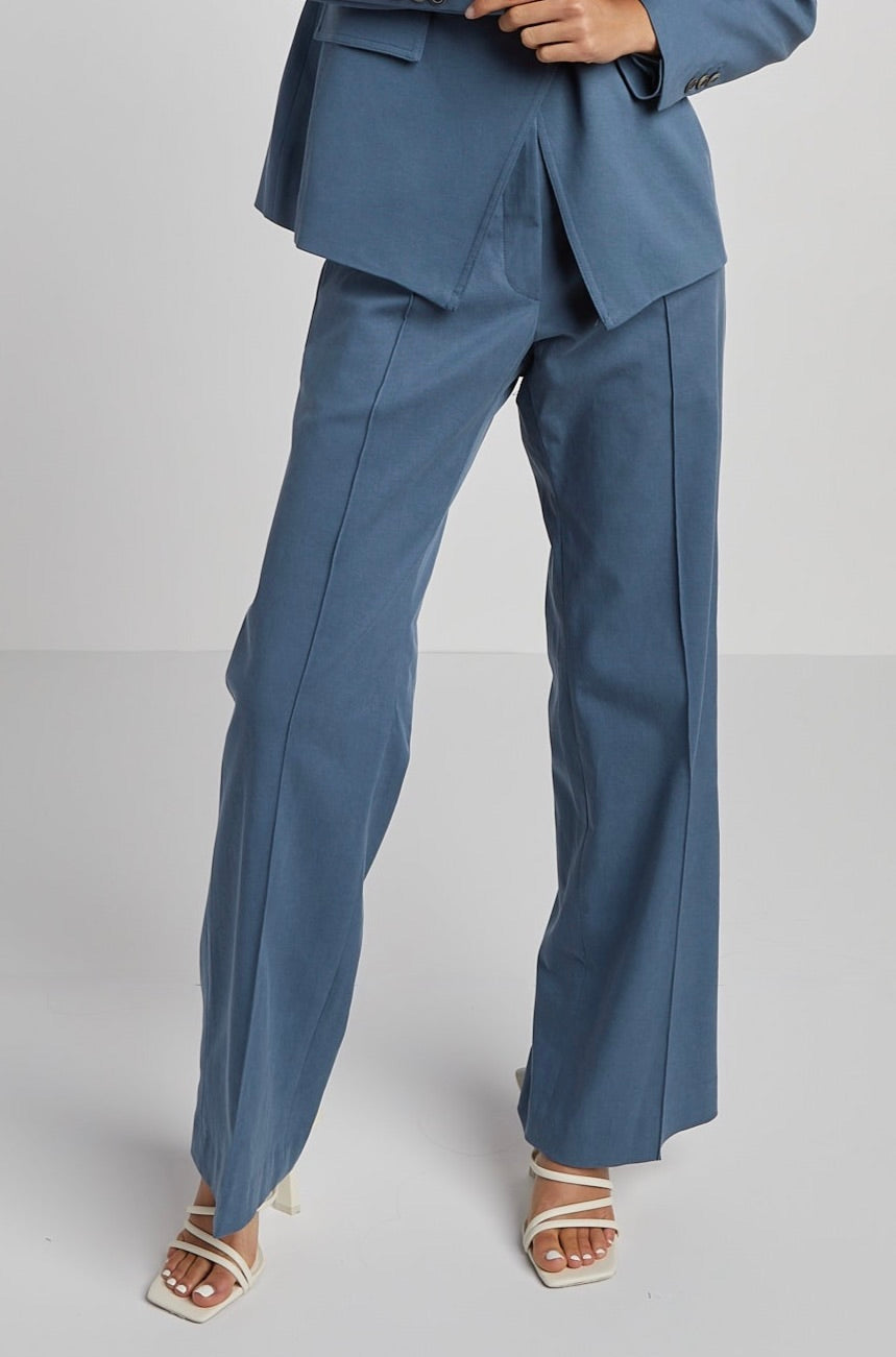 Adroit Atelier Preston Straight Leg Stretch Trouser With Pin Tuck in Seaside available at Barbara Katz