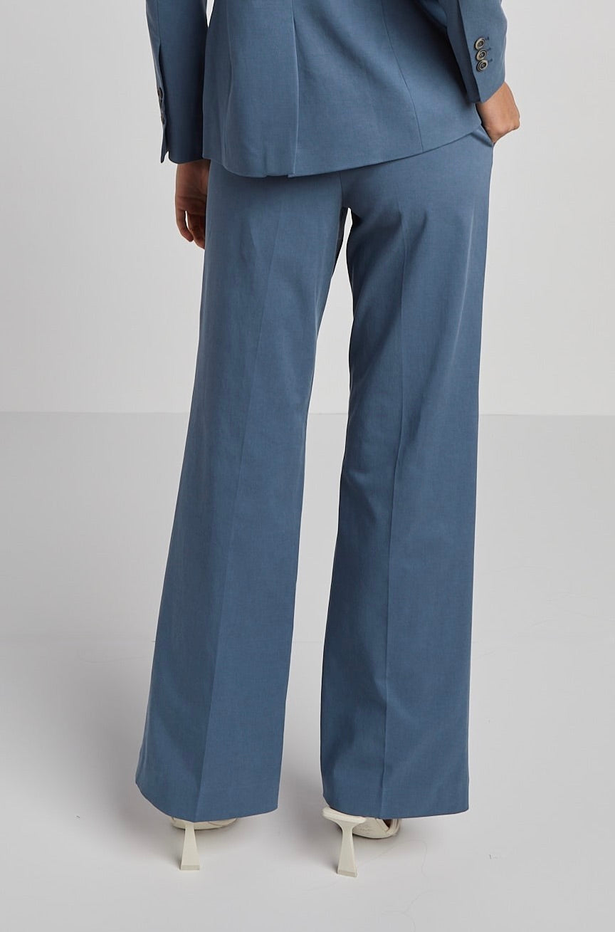 Adroit Atelier Preston Straight Leg Stretch Trouser With Pin Tuck in Seaside available at Barbara Katz