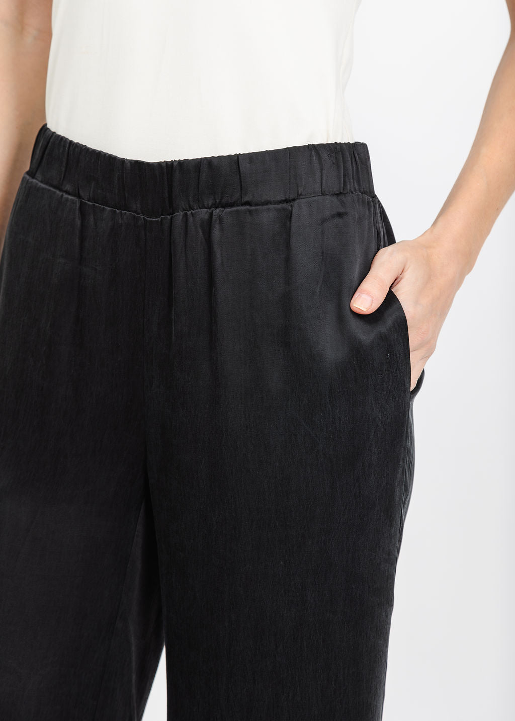 J Society Easy Wide Leg Pant in Black available at Barbara Katz