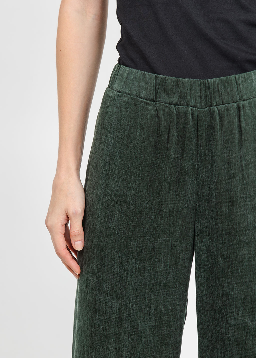 J Society Easy Wide Leg Pant in Pine available at Barbara Katz