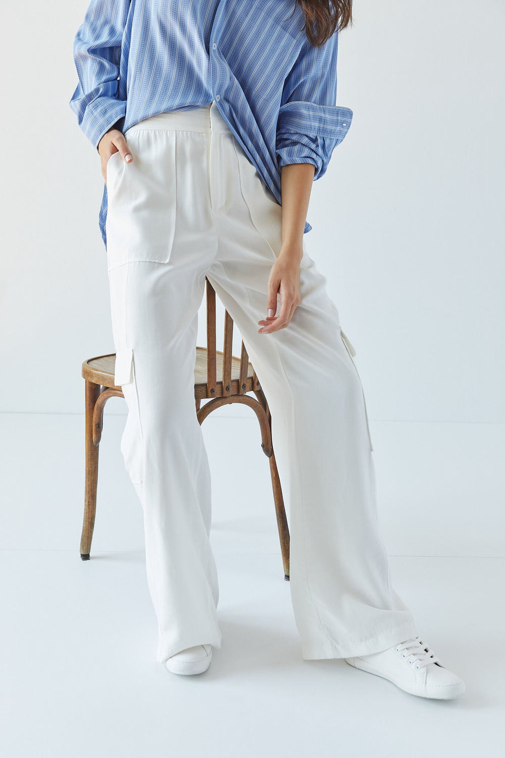 Adroit Atelier Nolan Slightly Wide Leg Cargo Pants - White