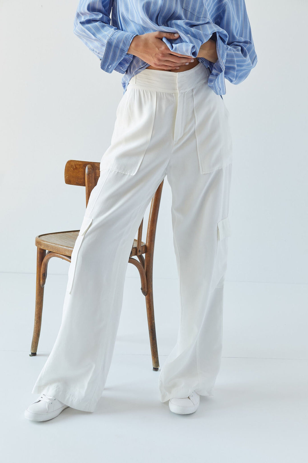 Adroit Atelier Nolan Slightly Wide Leg Cargo Pants in White