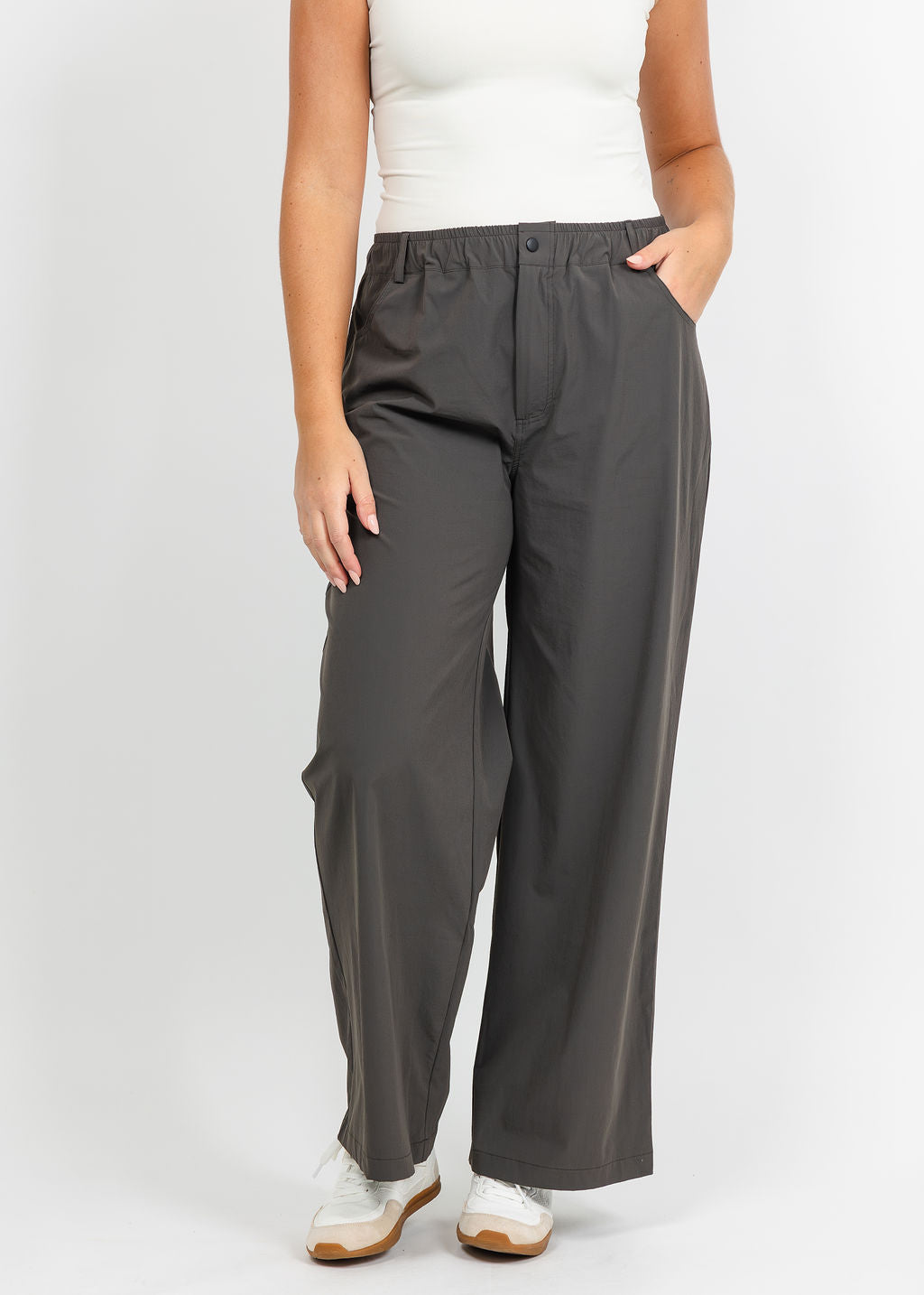 Lola & Sophie Maya Tech Canvas Pant in Olive available at Barbara Katz