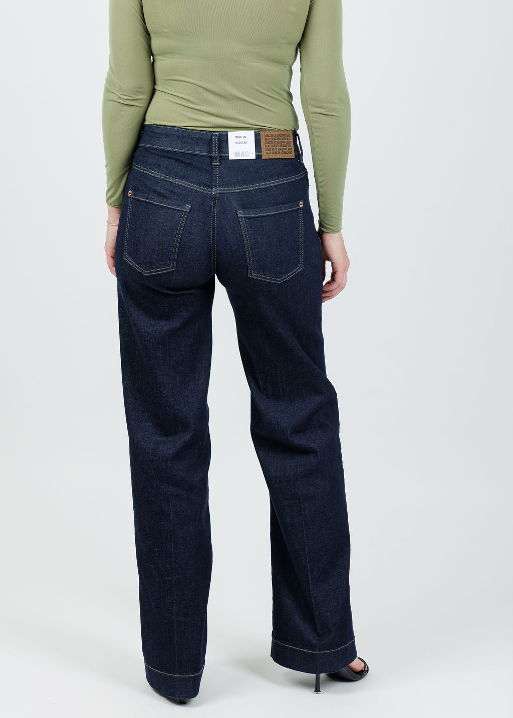 MAC 32" Wide Jean in Indigo available at Barbara Katz
