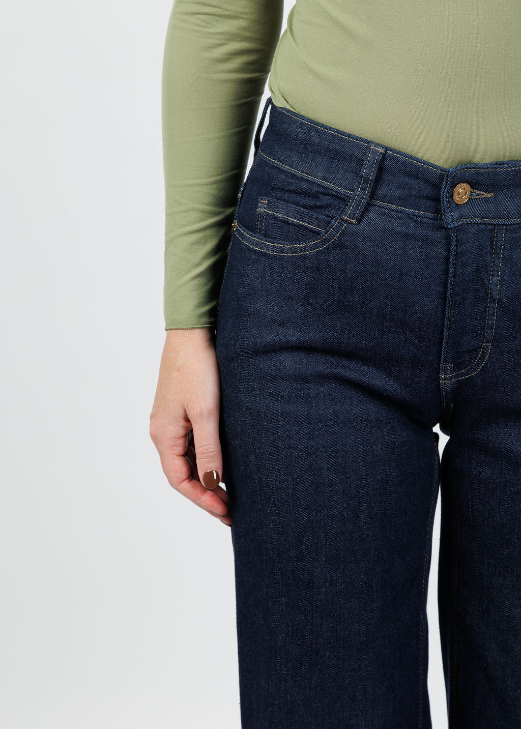 MAC 32" Wide Jean in Indigo available at Barbara Katz