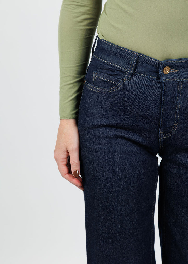 MAC 32" Wide Jean in Indigo available at Barbara Katz