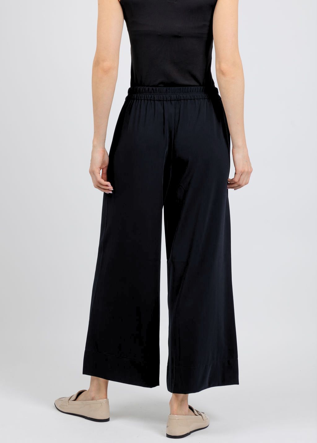 MAC Coralie Crop Floating Crepe Pants in Black available at Barbara Katz