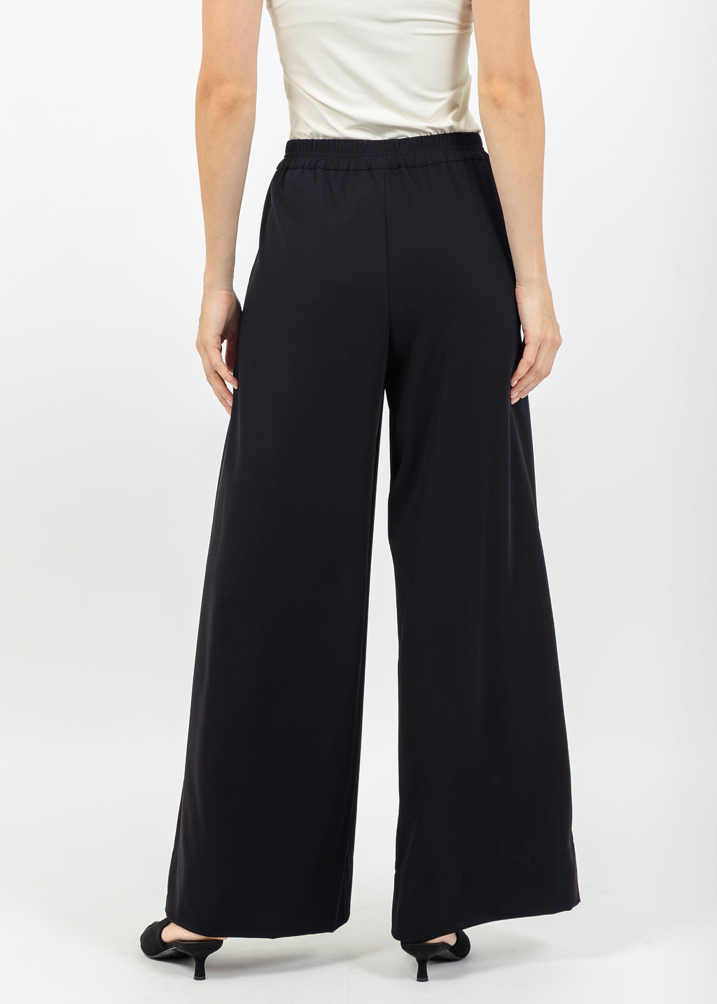 MAC Coralie Pant 30" - Black available at Barbara Katz