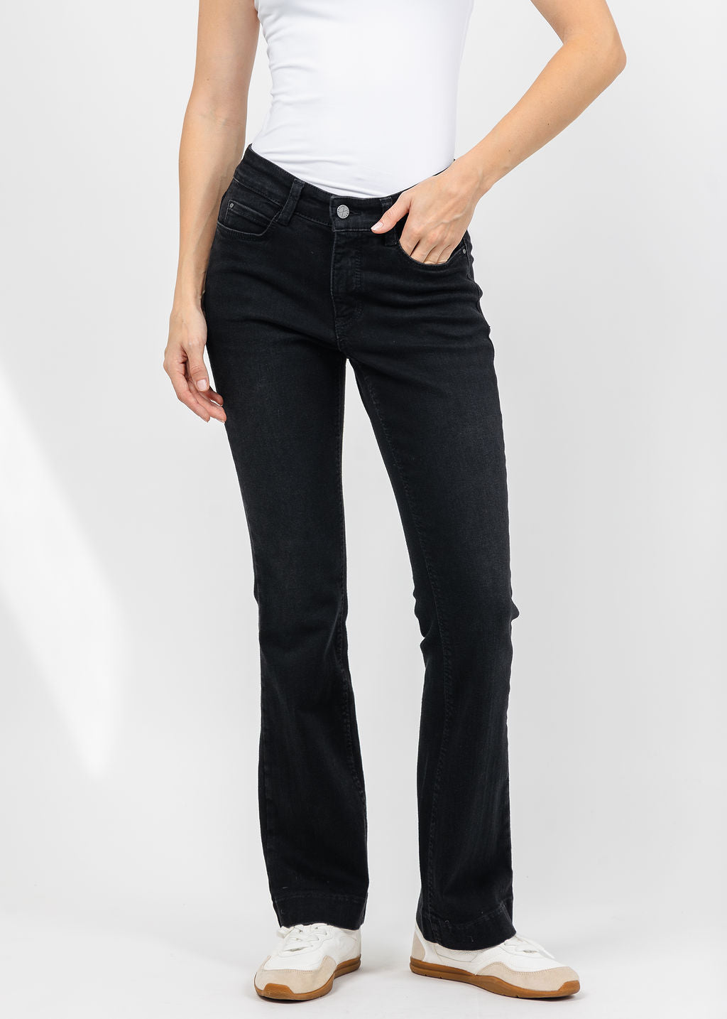 MAC Denim Dream Boot Jeans 32" in Black Used available at Barbara Katz