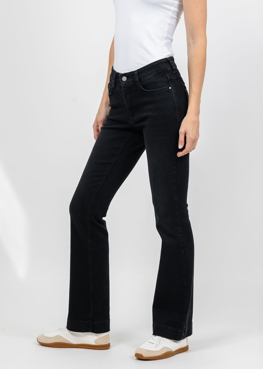 MAC Denim Dream Boot Jeans 32" in Black Used available at Barbara Katz