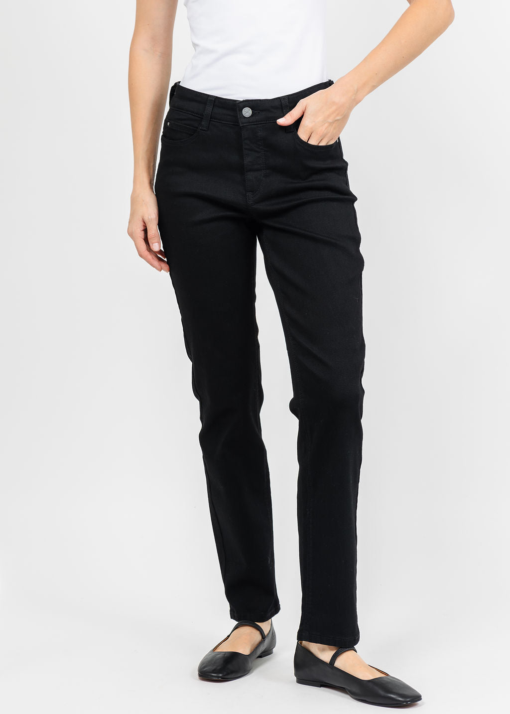 MAC Dream Straight Jeans 30" in Black available at Barbara Katz