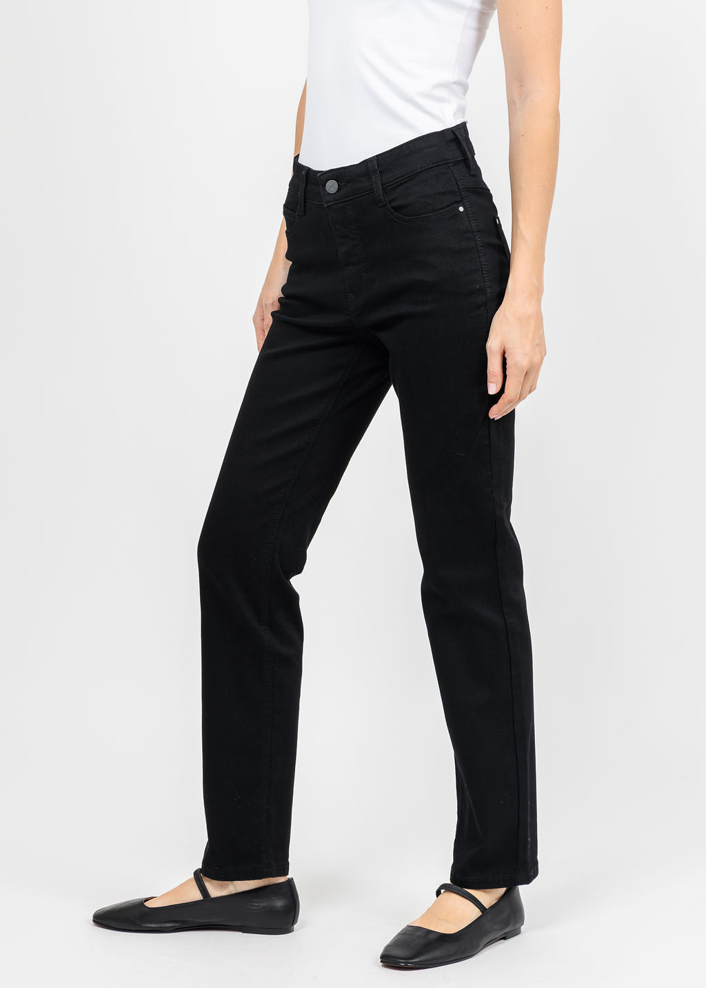 MAC Dream Straight Jeans 30" in Black available at Barbara Katz