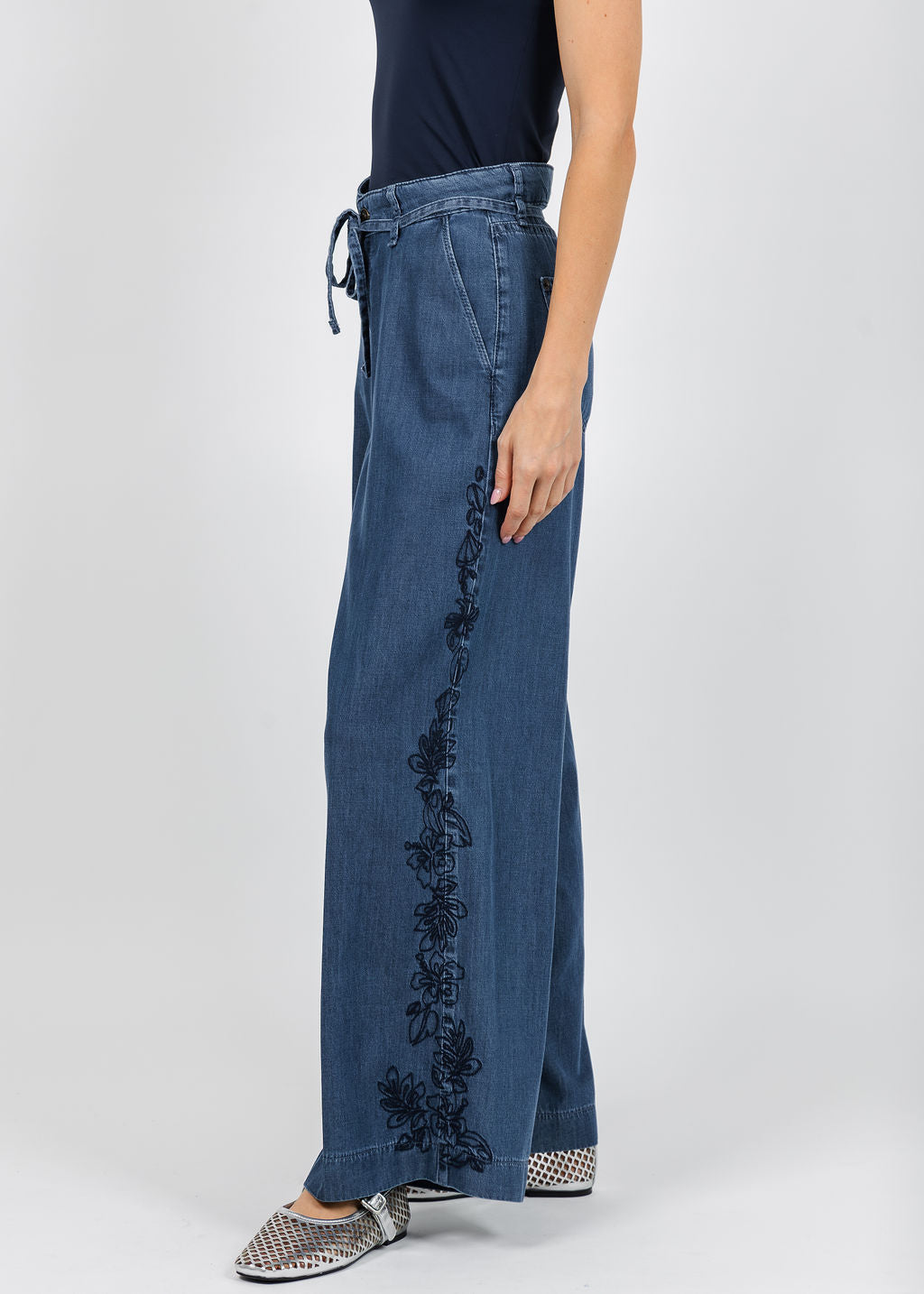 MAC Wendy Embroidered Tencel Jeans in Mid Blue Heritage Wash available at Barbara Katz